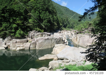 睡覺的地板 45716189