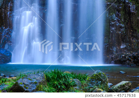 Autumn scene of Sakura Falls Water curtain [Hita City, Oita Prefecture] 45717638
