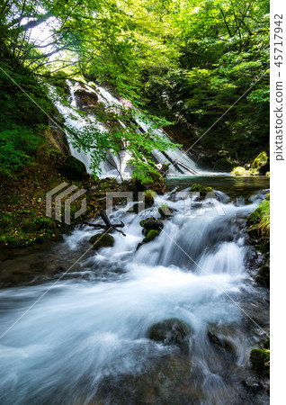 著名的瀑布 45717942