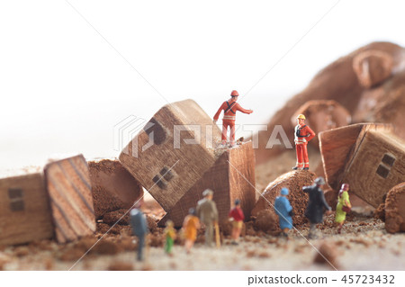 A model of a natural disaster and a landslide diorama 45723432