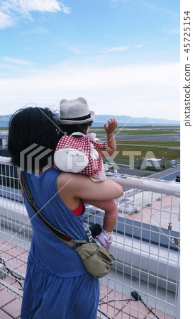 Parent and child to see off Parent and child to see off 45725154