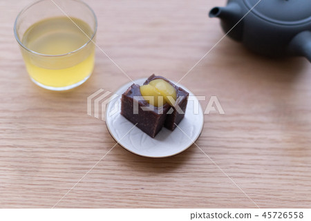 秋天的甜點蒸羊肉和日本茶點心 秋天的甜點蒸羊肉和日本茶點心 45726558