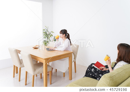 Two young people to have a girls' association 45729198