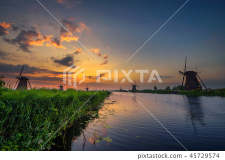 Sunset above historic windmills in Kinderdijk, Netherlands Sunset above historic windmills in Kinderdijk, Netherlands 45729574