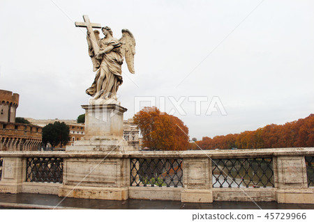 Ponte Sant'Angelo天使在羅馬,意大利Castel Sant Angelo在羅馬 Ponte Sant'Angelo天使在羅馬,意大利Castel Sant Angelo在羅馬 45729966