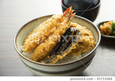 Bowl of rice and fried fish 45731068