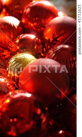 Christmas red and gold ornament background light Christmas red and gold ornament background light 45731625