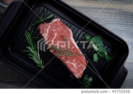 Meat New York cut sirloin steak Raw meat Meat New York cut sirloin steak Raw meat 45732038