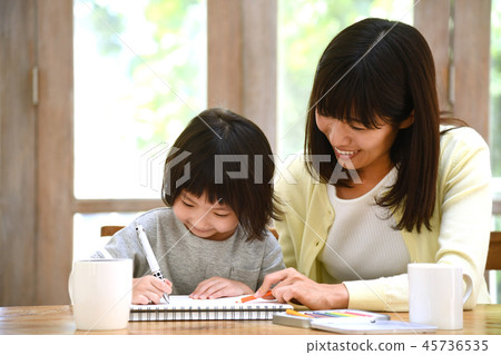 Parent and child drawing mother and daughter 45736535