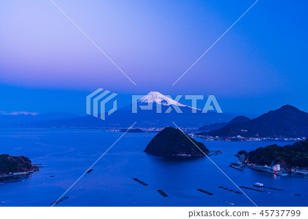 [Shizuoka Prefecture] Uchiura Bay and Mt. Fuji at dawn 45737799