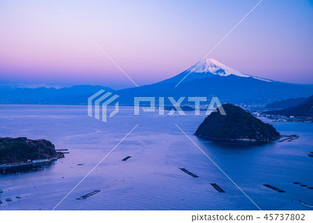 [Shizuoka Prefecture] Uchiura Bay and Mt. Fuji at dawn 45737802