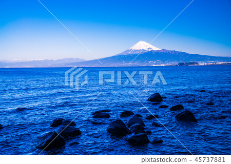 [Shizuoka] Uchiura Bay and Mt. Fuji in the early morning 45737881