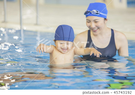 Baby swimming 45743192
