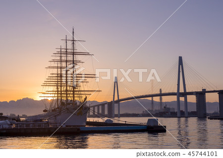 富山 -  Kaiohmaru公園的早晨 45744101