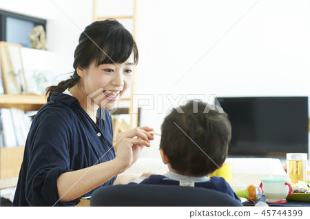 Mom Parenting Baby food Mom Parenting Baby food 45744399