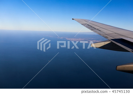 Airplane wing 45745130