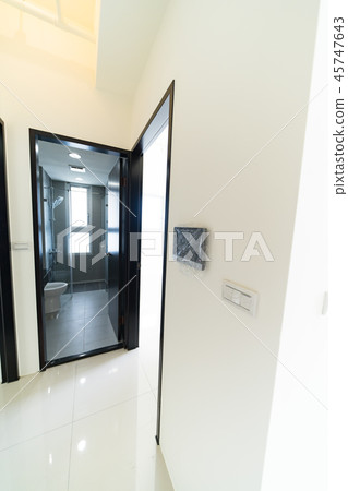 高檔護衛設施。包括處理馬鮫魚，洗手盆，浴室之間，乾燥和乾燥分離，抽氣機。 45747643