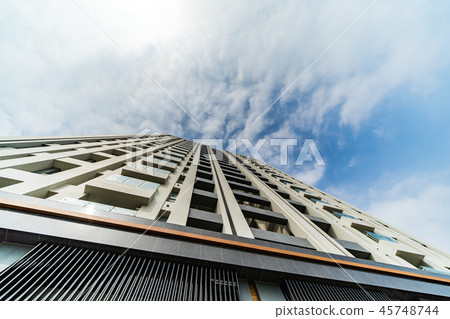 Crawling is a traditional Taiwanese tower. Blue sky, Baiyun Road. Crawling is a traditional Taiwanese tower. Blue sky, Baiyun Road. 45748744
