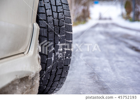 Studless tire close-up / Hokkaido road condition image Studless tire close-up / Hokkaido road condition image 45752193