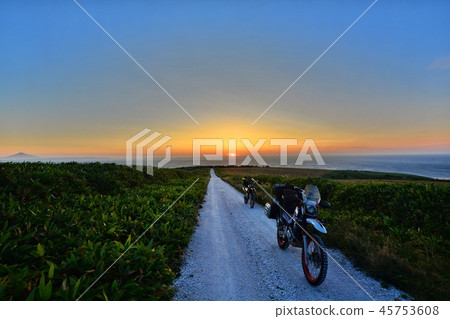 [Hokkaido] White shell road/sunset [Bike trip] [Touring] 45753608