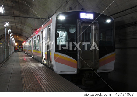 上越線土井站(樓下的家庭火車) 上越線土井站(樓下的家庭火車) 45754868
