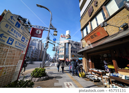日本東京都市風景“Kikuya橋”交叉口Kappa橋和工具街等。 45755131