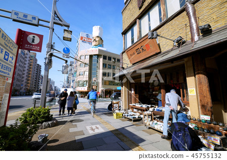 日本東京都市風景“Kikuya橋”交叉口Kappa橋和工具街等。 45755132