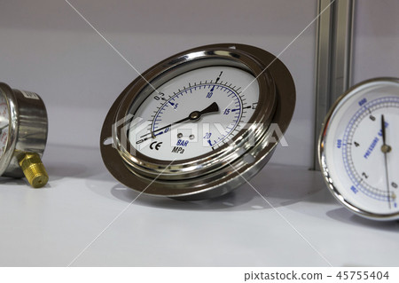 ndustrial Pressure Gauges 45755404