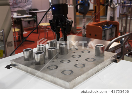 Robotic arm clamp sample in metal plate Robotic arm clamp sample in metal plate 45755406