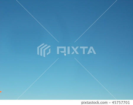 在藍天的月亮 在藍天的月亮 45757701