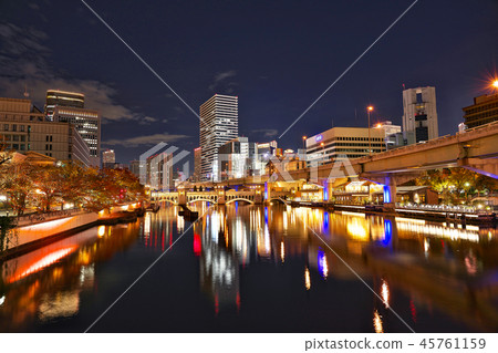 [水晶橋和阪神高速公路夜景]大阪府大阪市北區的西天馬 45761159