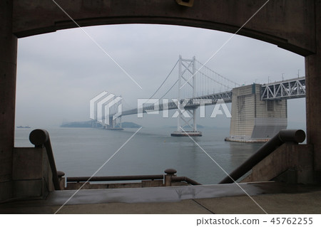 瀨戶大橋,在雨中抽煙 瀨戶大橋,在雨中抽煙 45762255