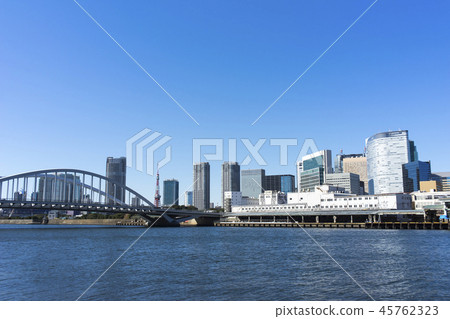 從Katsusu橋樑看的隅田川風景 從Katsusu橋樑看的隅田川風景 45762323