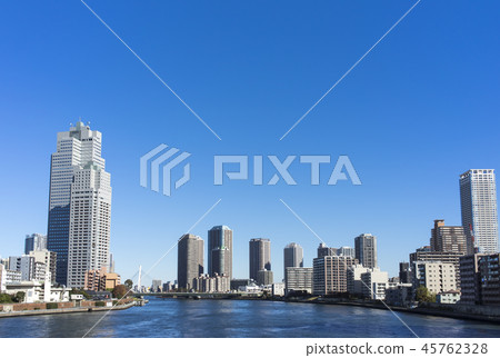 從Katsusu橋樑看的隅田川風景 45762328