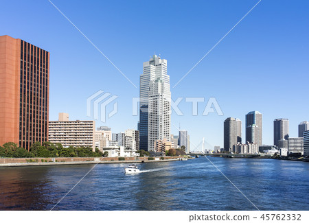 從Katsusu橋樑看的隅田川風景 從Katsusu橋樑看的隅田川風景 45762332