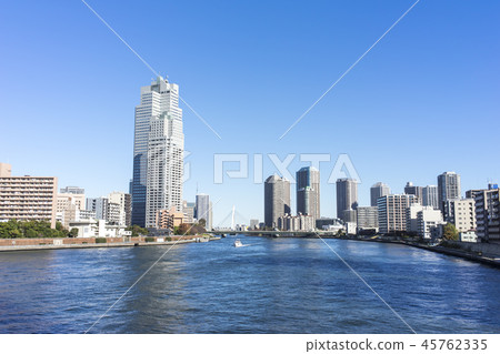 從Katsusu橋樑看的隅田川風景 從Katsusu橋樑看的隅田川風景 45762335