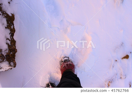 走在多雪的山的鏈釘 走在多雪的山的鏈釘 45762766