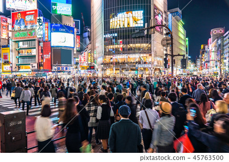  “東京”澀谷站前廣場，爭奪路口 45763500