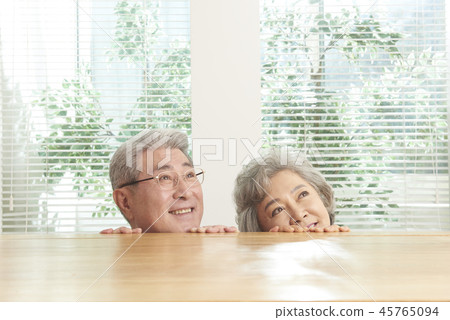 senior 45765094