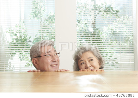senior 45765095