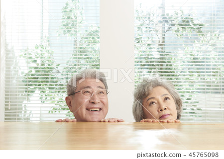 senior 45765098