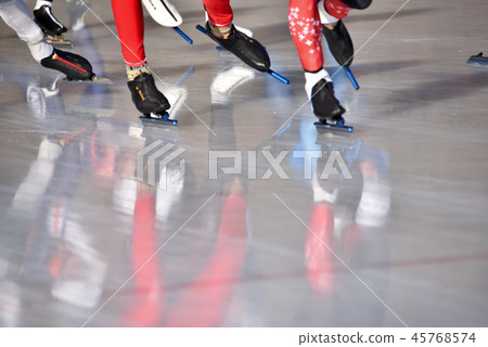 Skate a 45768574