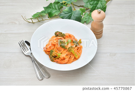 Italian pasta, tomato cream pasta with shrimp and broccoli, spaghetti. 45770867