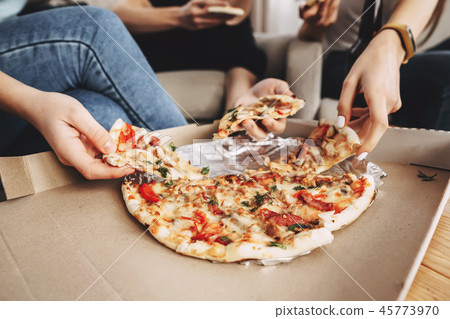 friends eating pizza at home, food delivery 45773970