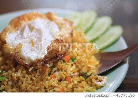 Vietnamese famous food 45775150