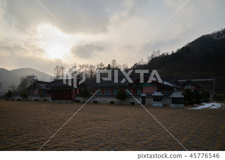Cheorwon Hyanggyo, Cheolwon-gun, Gangwon-do Cheorwon Hyanggyo, Cheolwon-gun, Gangwon-do 45776546