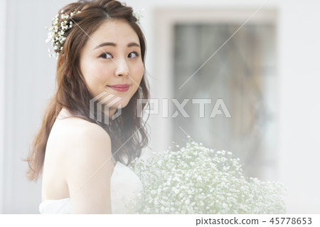 Women in a wedding dress 45778653