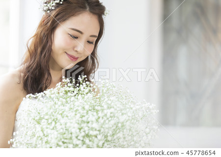Women in a wedding dress Women in a wedding dress 45778654