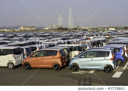 等待裝運的日產日 等待裝運的日產日 45778661
