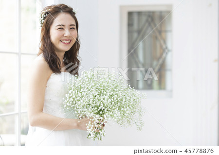 Women in a wedding dress Women in a wedding dress 45778876